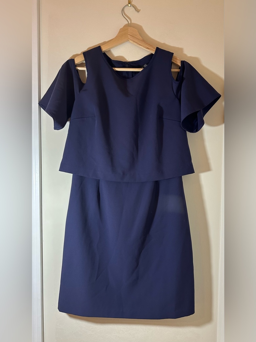 Laundry by Shelli Segal Eclipse Cold Shoulder Formal Evening Wedding Guest Dress